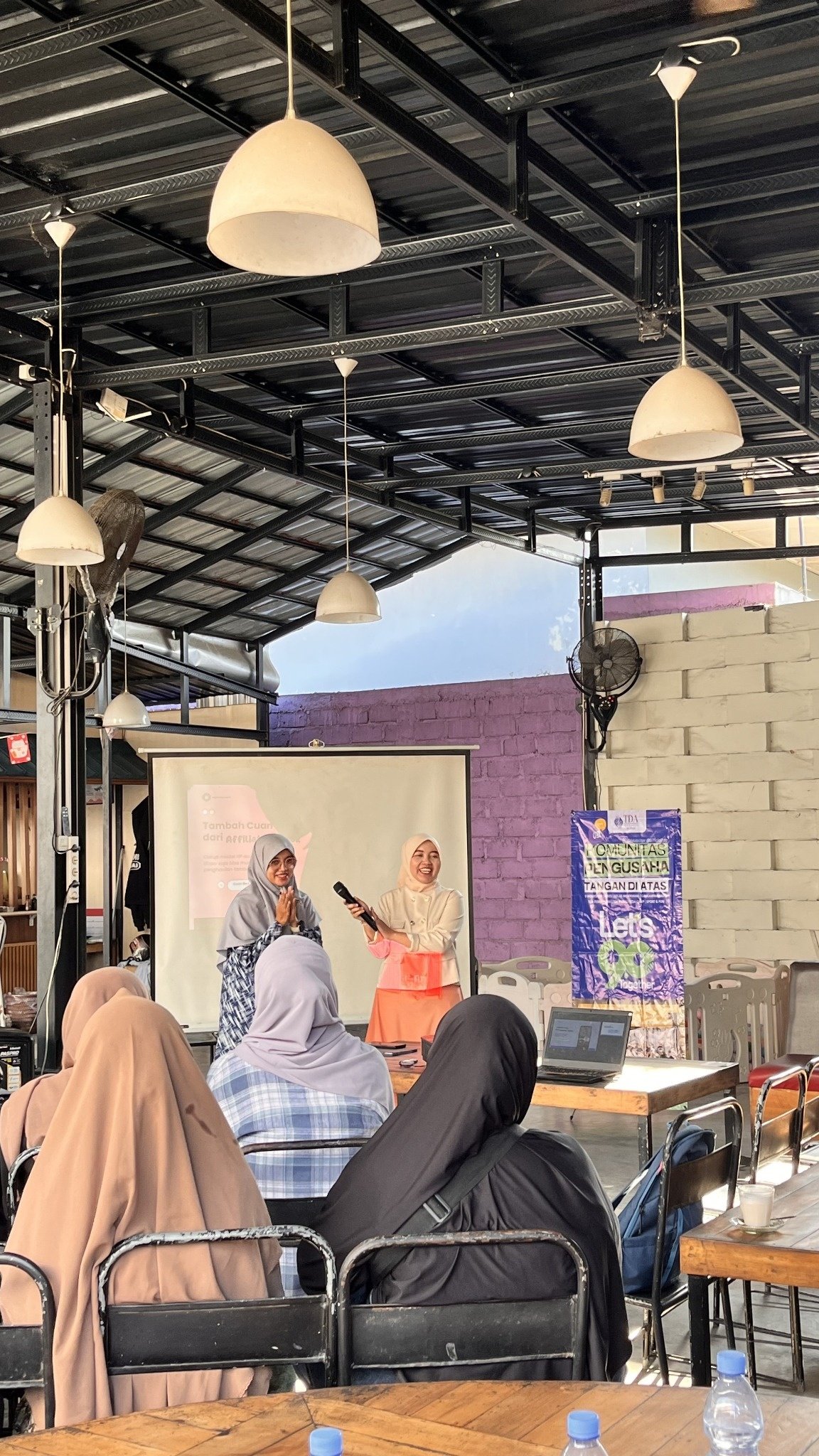 Mentor Indonesia mengajar strategi Affiliate TikTok